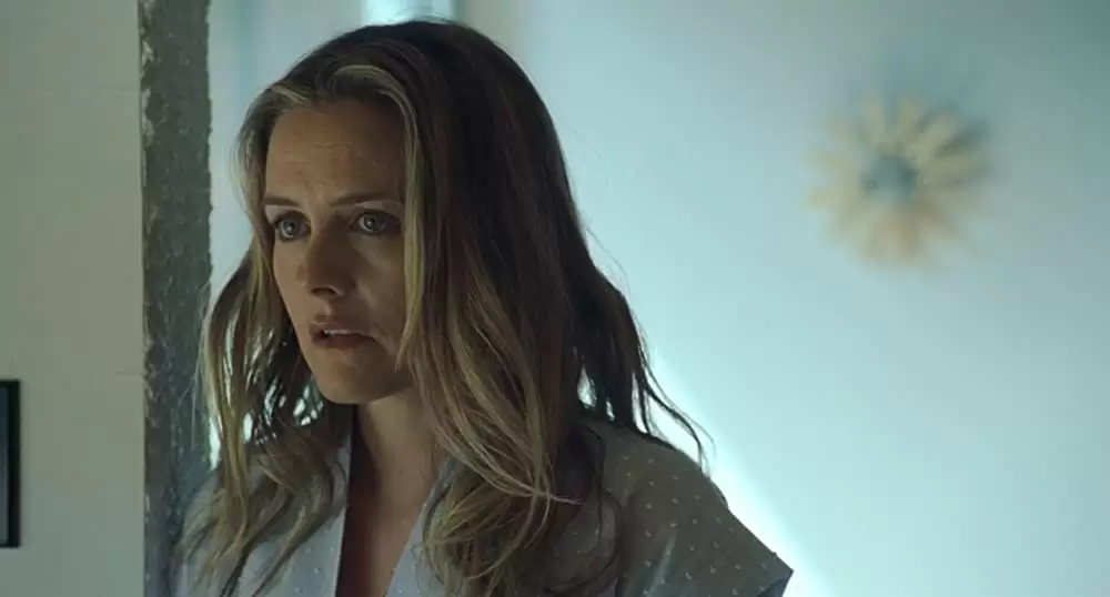 「ロッジ 白い惨劇」アリシア・シルバーストーンの画像