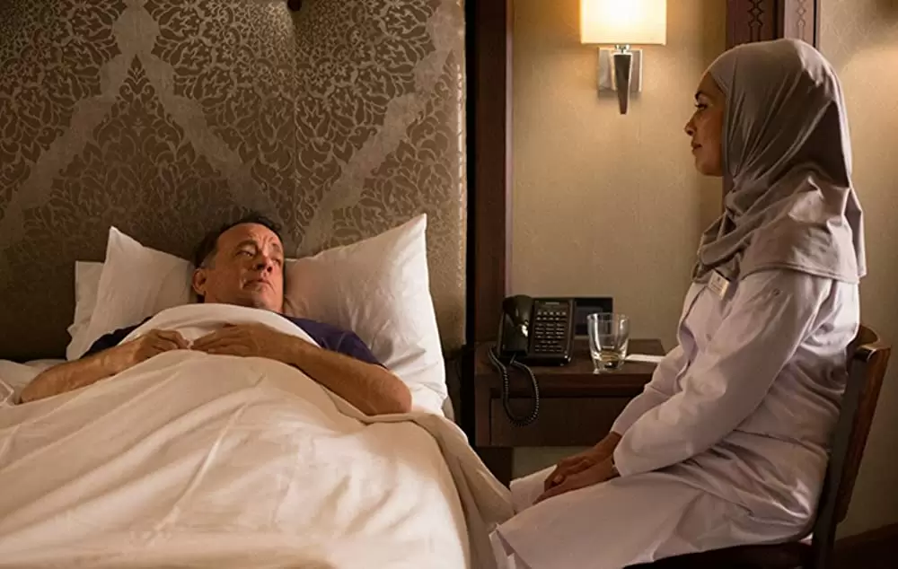 「王様のためのホログラム」トム・ハンクス & サリタ・チョウドリーの画像