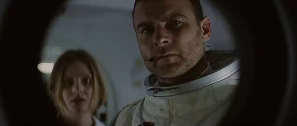 「ラスト・デイズ・オン・マーズ」リーブ・シュレイバー & ロモーラ・ガライの画像