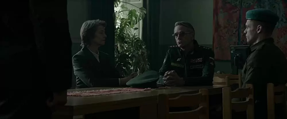 「レッド・スパロー」ジェレミー・アイアンズ & シャーロット・ランプリングの画像