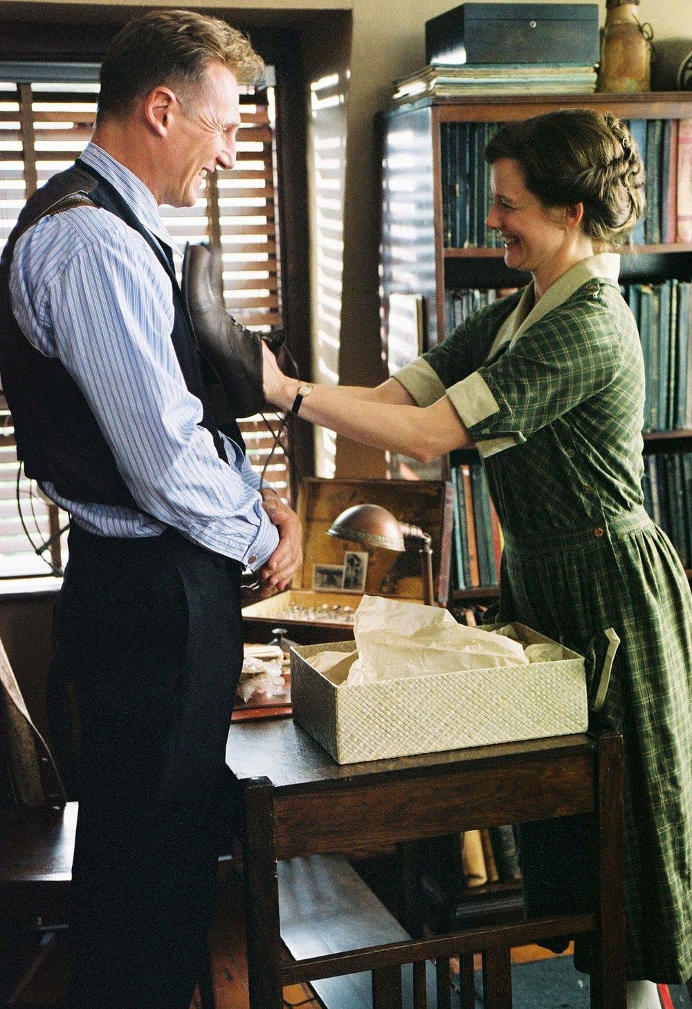 「愛についてのキンゼイ・レポート」リーアム・ニーソン & ローラ・リニーの画像