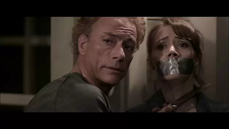 「マキシマム・ソルジャー」ジャン＝クロード・バン・ダム & Linzey Cockerの画像