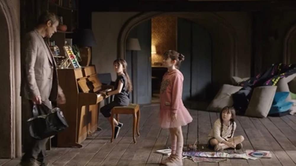 「セブン・シスターズ」ウィレム・デフォー & Clara Readの画像