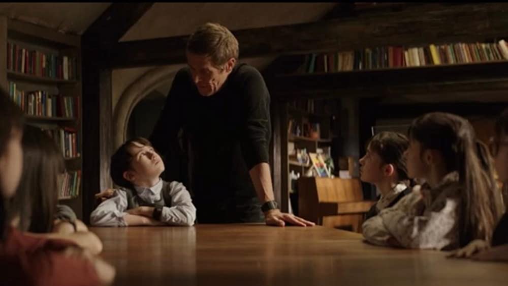 「セブン・シスターズ」ウィレム・デフォー & Clara Readの画像