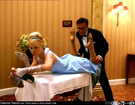 「ピーター・セラーズの愛し方 〜ライフ・イズ・コメディ！」シャーリーズ・セロン & ジェフリー・ラッシュの画像