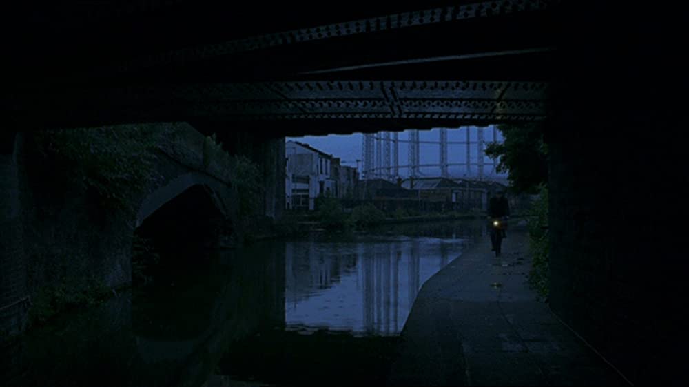 スパイダー／少年は蜘蛛にキスをするの画像