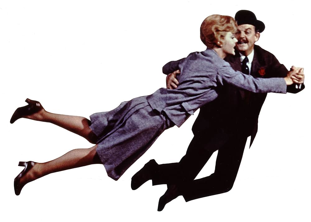 ベッドかざりとほうきの画像