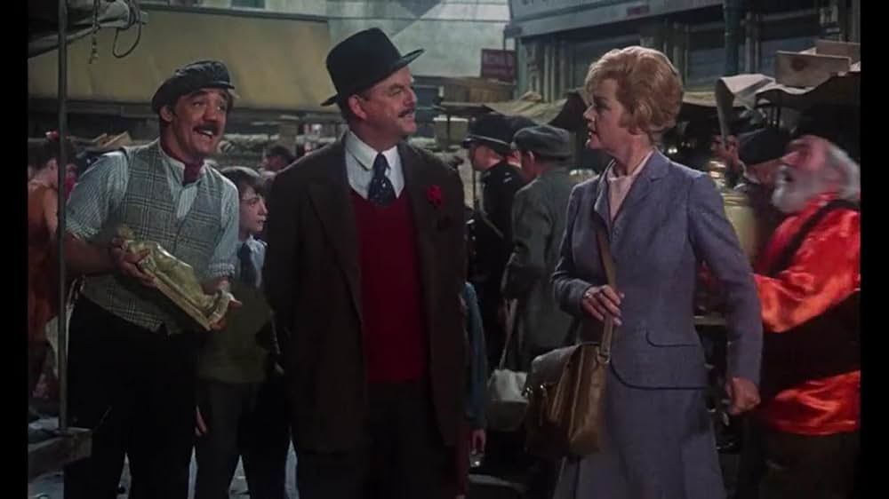 ベッドかざりとほうきの画像