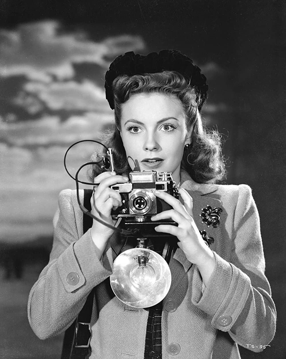 「青空に踊る」ジョーン・レスリーの画像