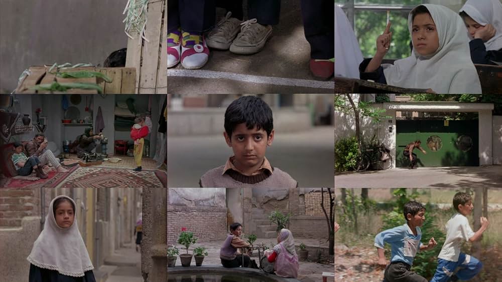 運動靴と赤い金魚の画像