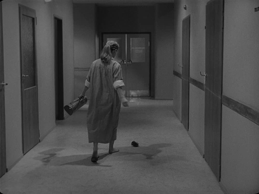 女はそれを待っているの画像