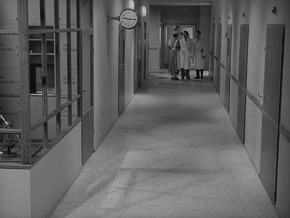 女はそれを待っているの画像