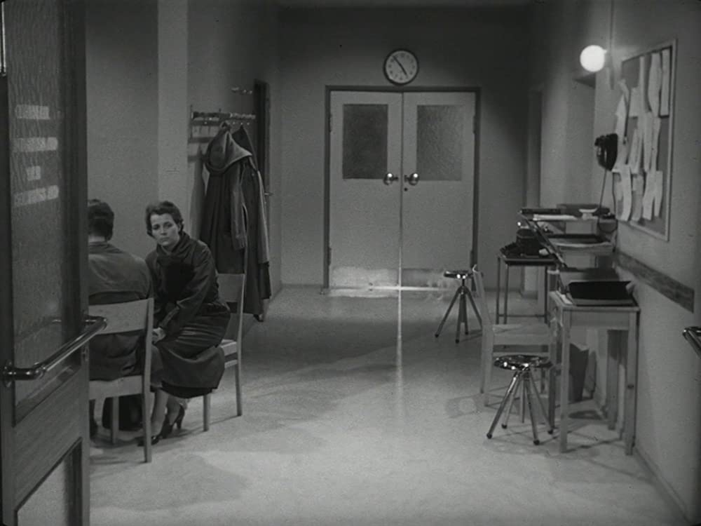 女はそれを待っているの画像