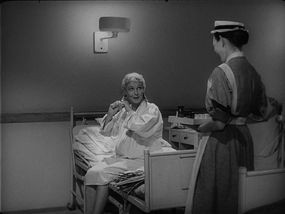 「女はそれを待っている」エバ・ダールベックの画像