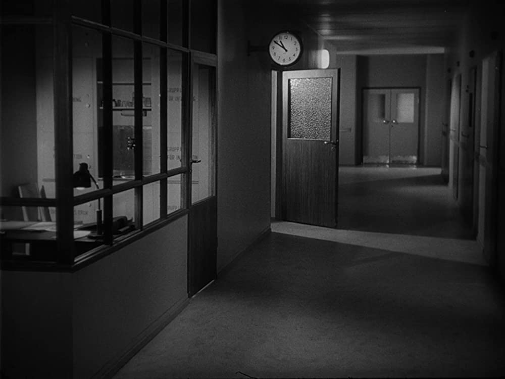 女はそれを待っているの画像