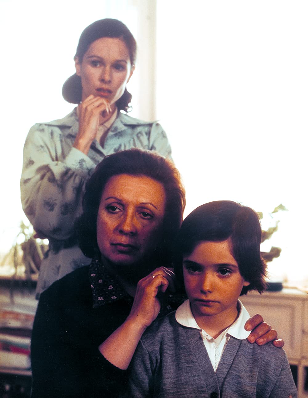 「カラスの飼育」ジェラルディン・チャップリン & フロリンダ・チコ & アナ・トレントの画像