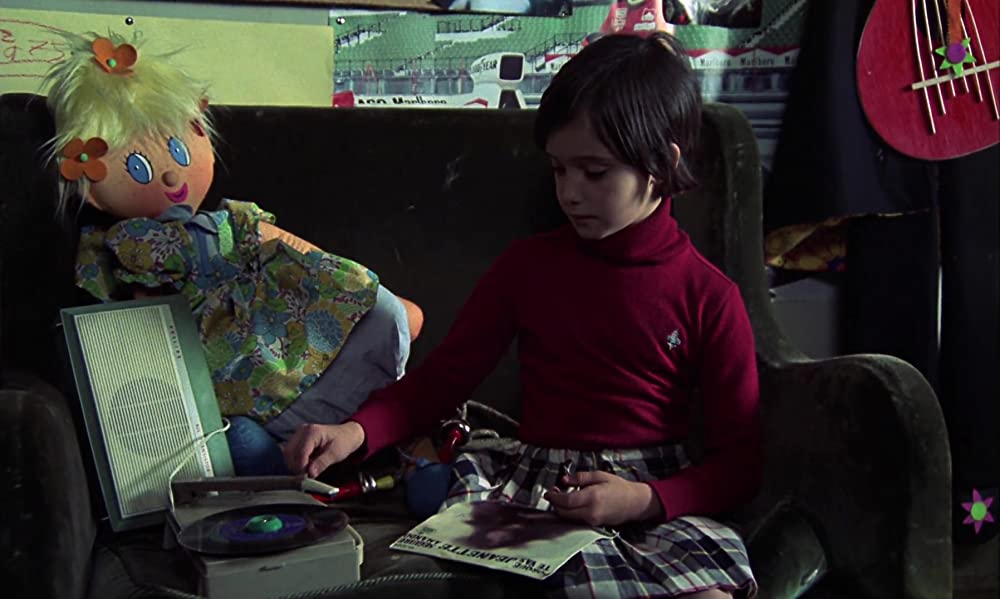 「カラスの飼育」アナ・トレントの画像