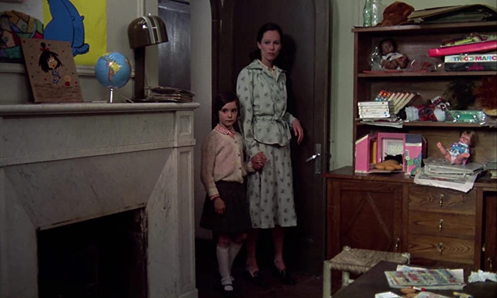 「カラスの飼育」ジェラルディン・チャップリン & アナ・トレントの画像