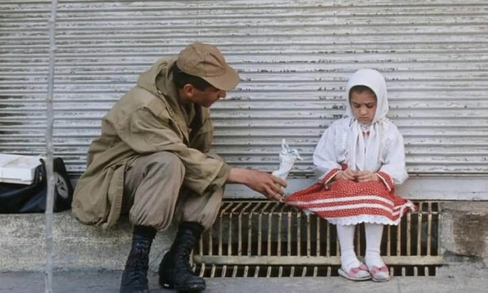 白い風船の画像