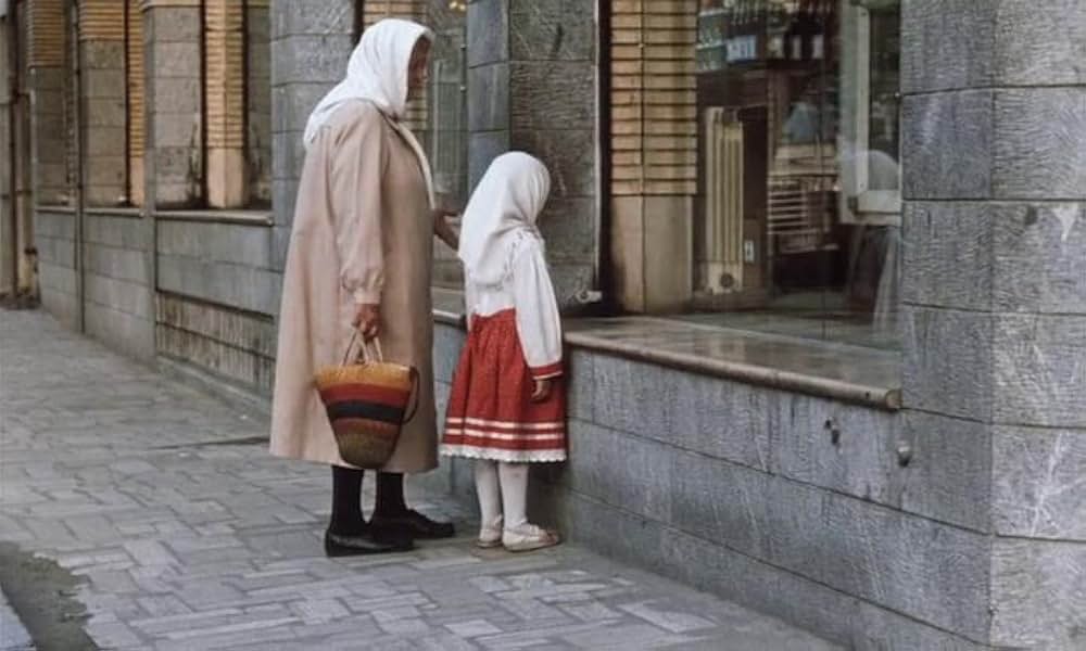 白い風船の画像