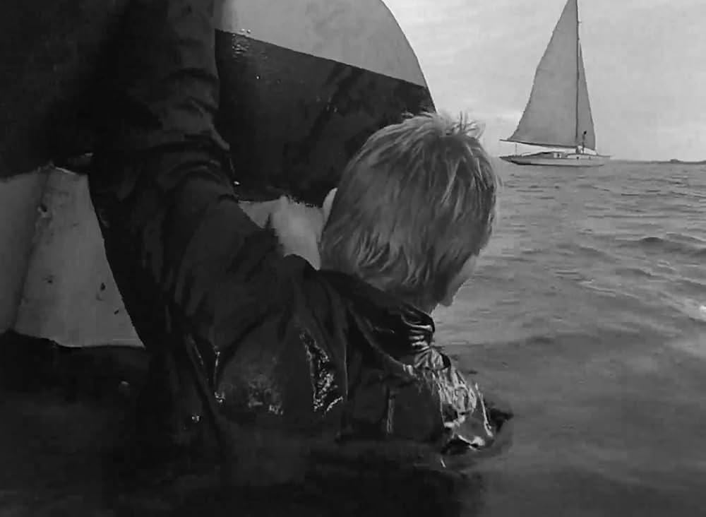 水の中のナイフの画像