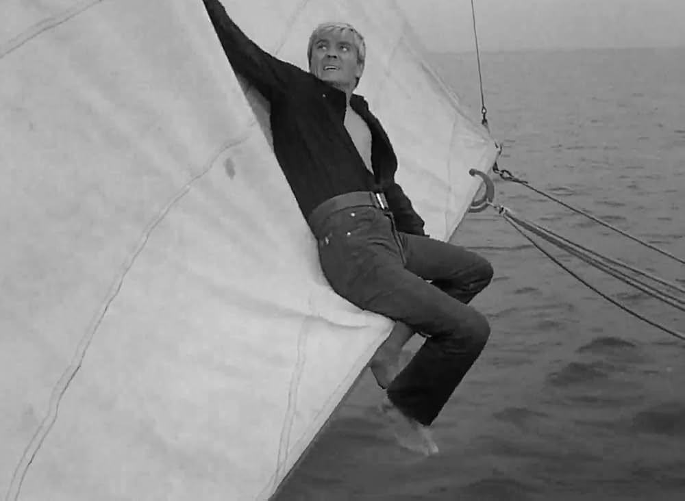 水の中のナイフの画像