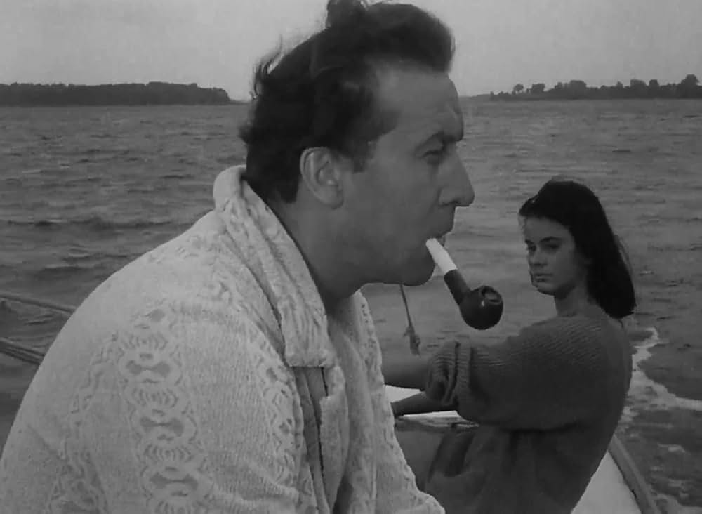 水の中のナイフの画像