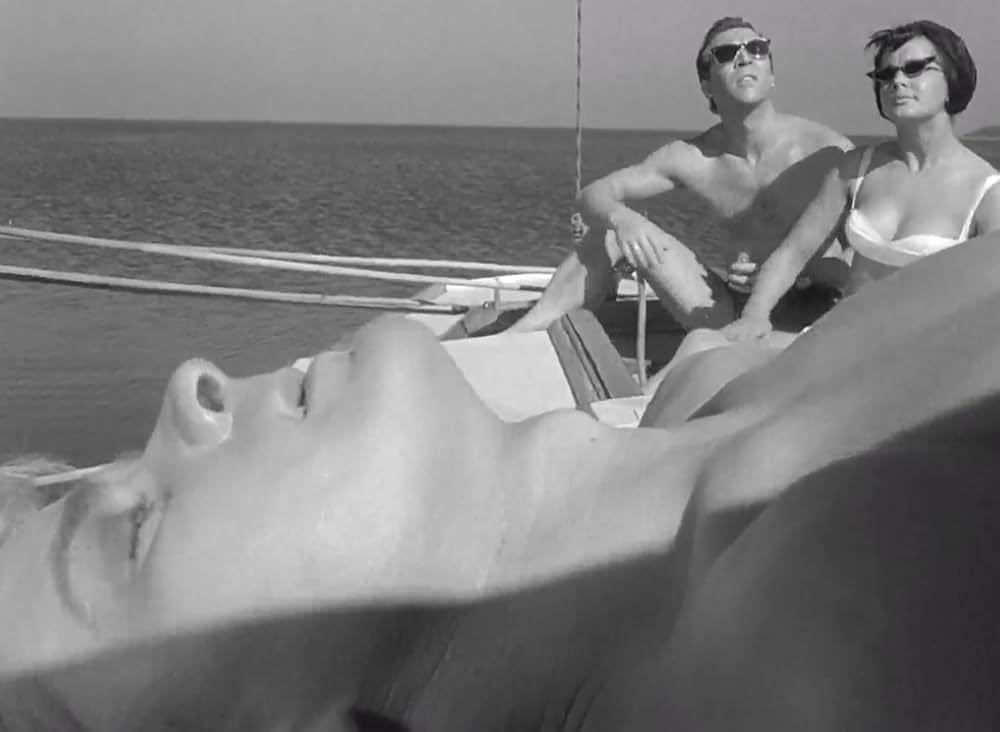 水の中のナイフの画像