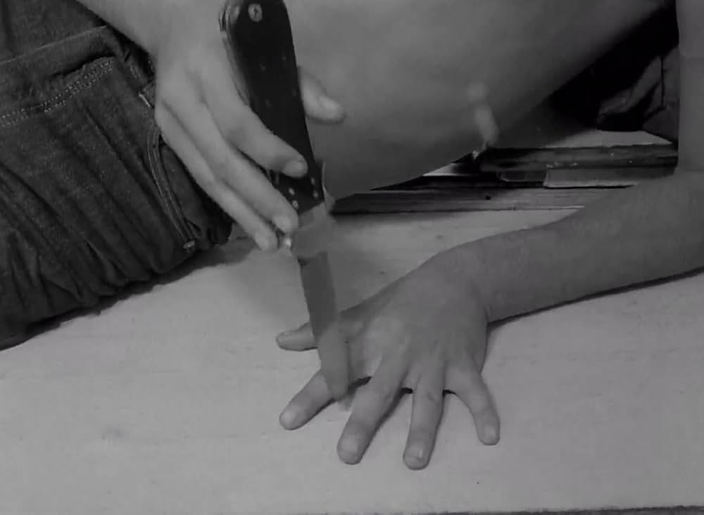 水の中のナイフの画像