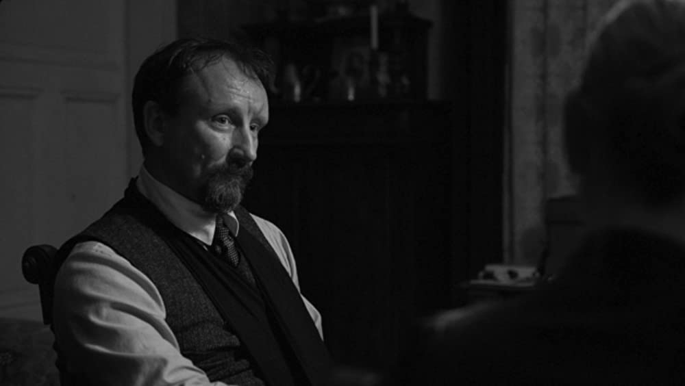 白いリボンの画像