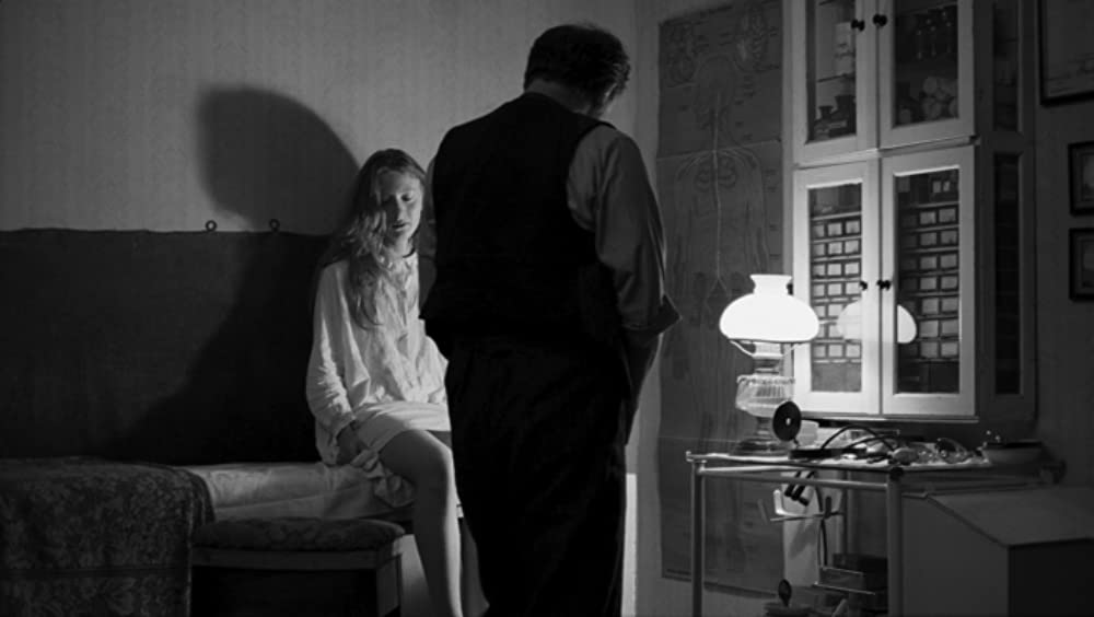 白いリボンの画像