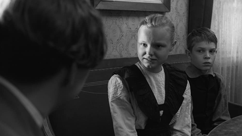 白いリボンの画像