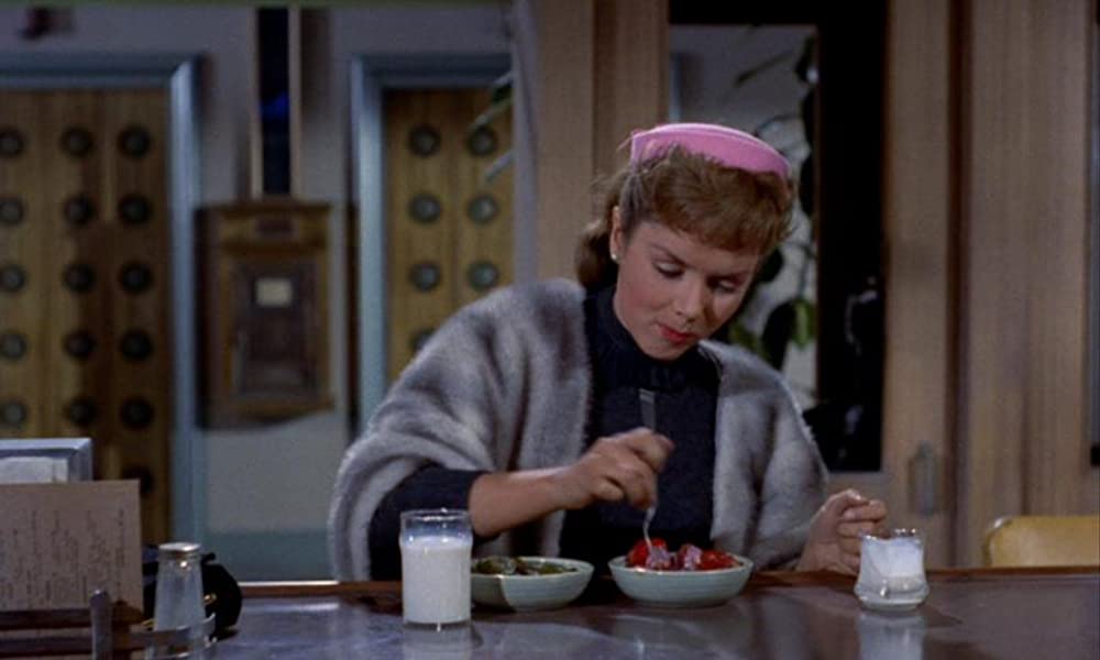 奥様は芳紀十七才の画像