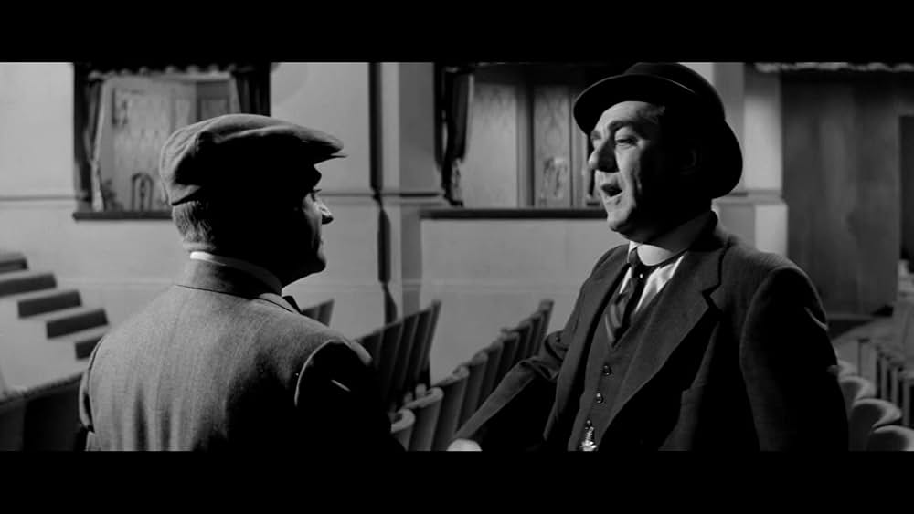 千の顔を持つ男の画像