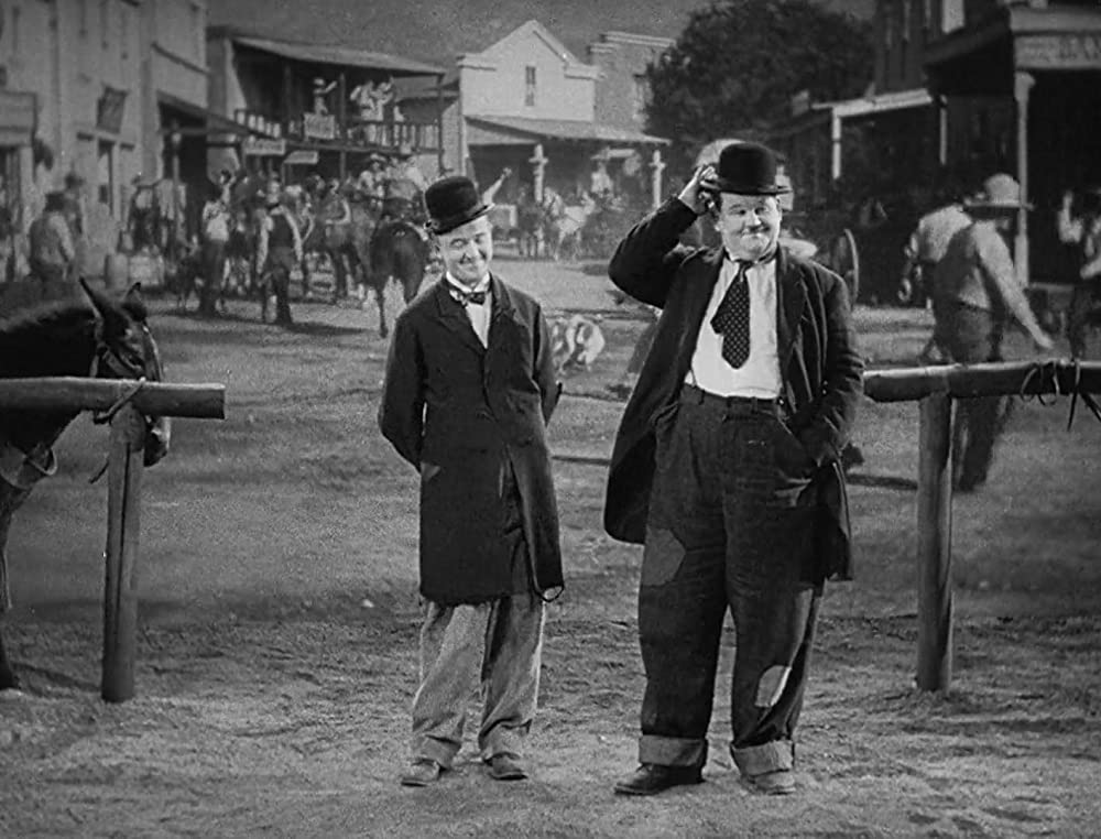 「宝の山」Oliver Hardy & ジェームズ・フィンレイソン & スタン・ローレルの画像