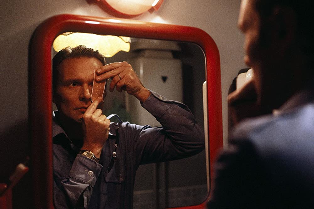 ガラスの独房の画像