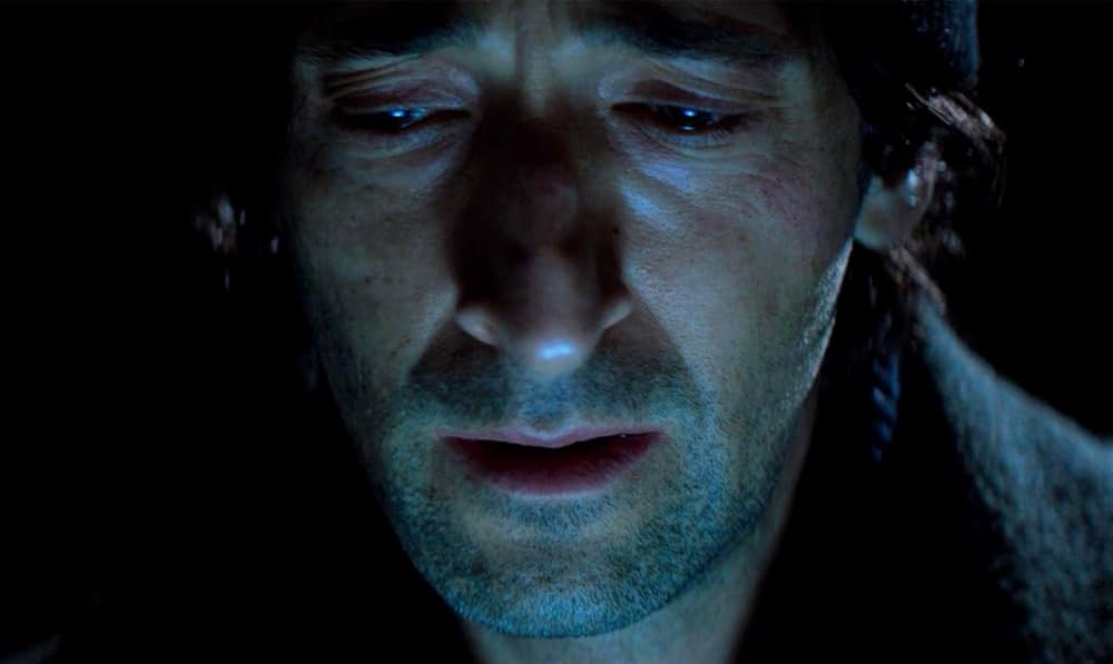 白い闇の女の画像