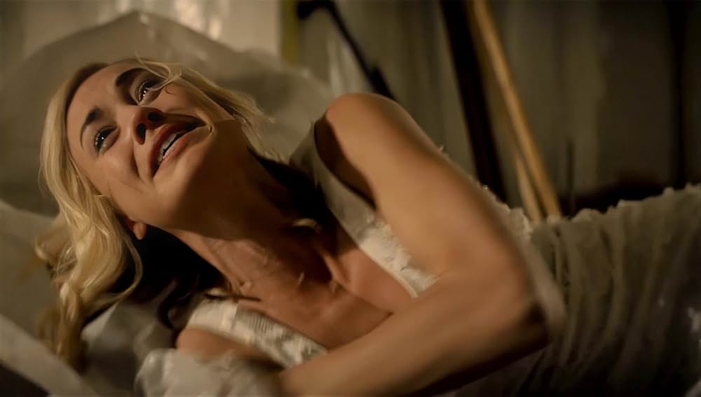 白い闇の女の画像