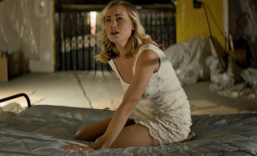 白い闇の女の画像