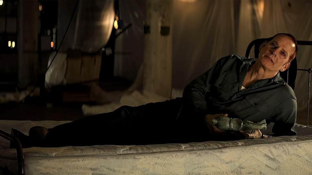 白い闇の女の画像