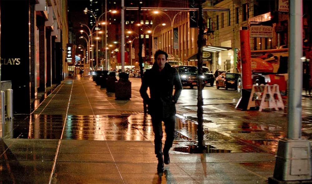 白い闇の女の画像