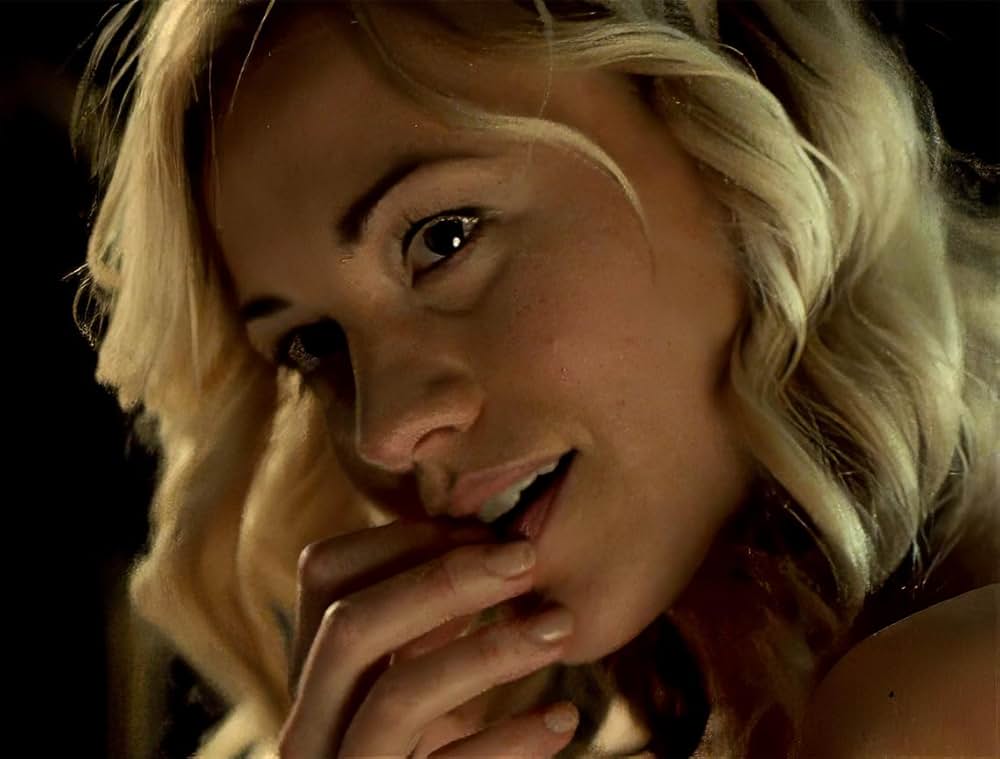 白い闇の女の画像