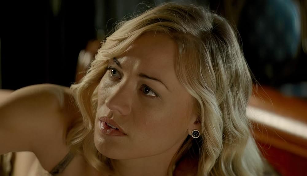 白い闇の女の画像