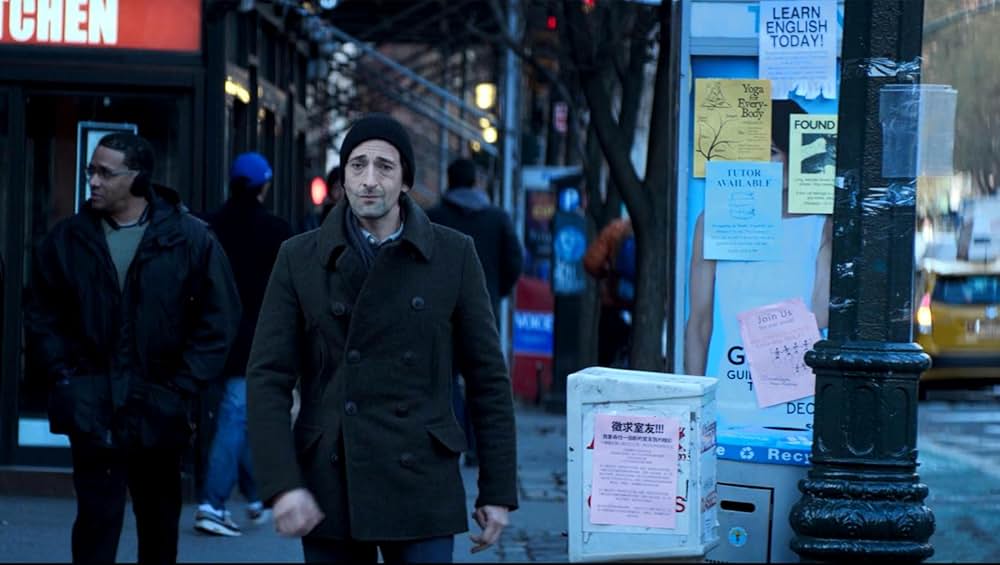 白い闇の女の画像