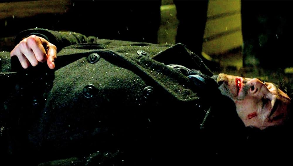 白い闇の女の画像