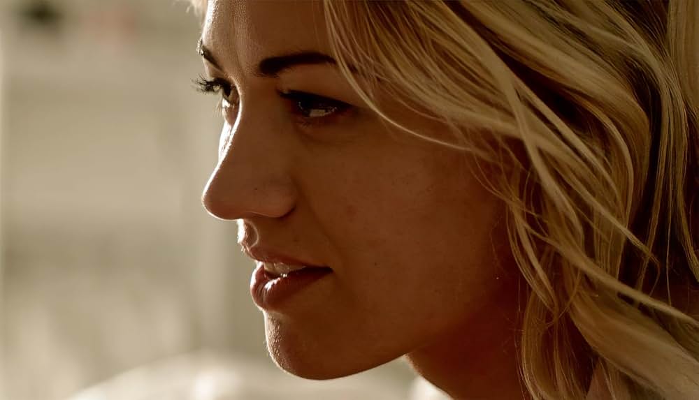 白い闇の女の画像