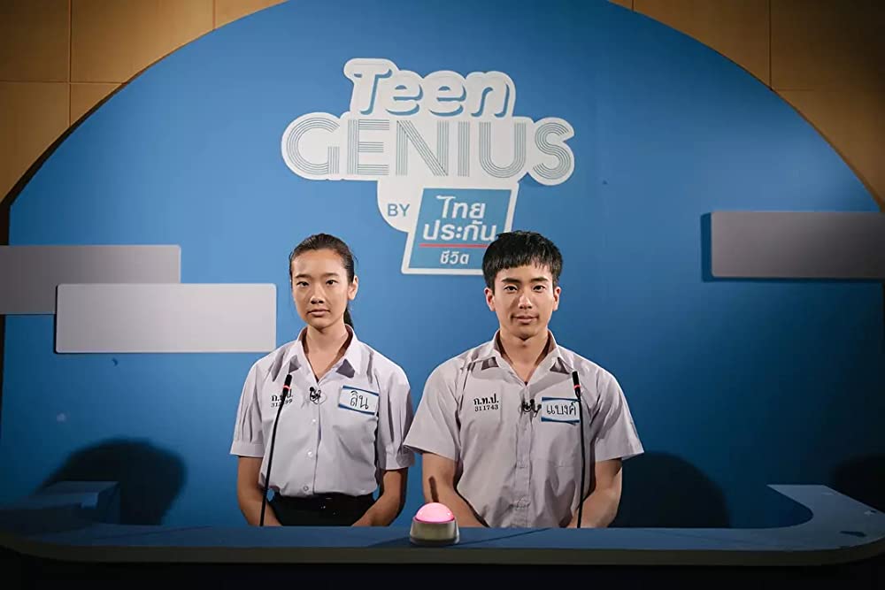 「バッド・ジーニアス 危険な天才たち」チャーノン・サンティナトーンクン & Chutimon Chuengcharoensukyingの画像