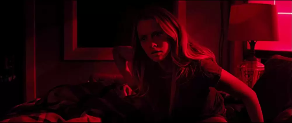 「ライト／オフ」テリーサ・パーマーの画像