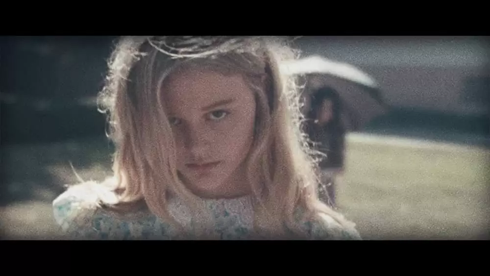 「ライト／オフ」エミリー・アリン・リンドの画像