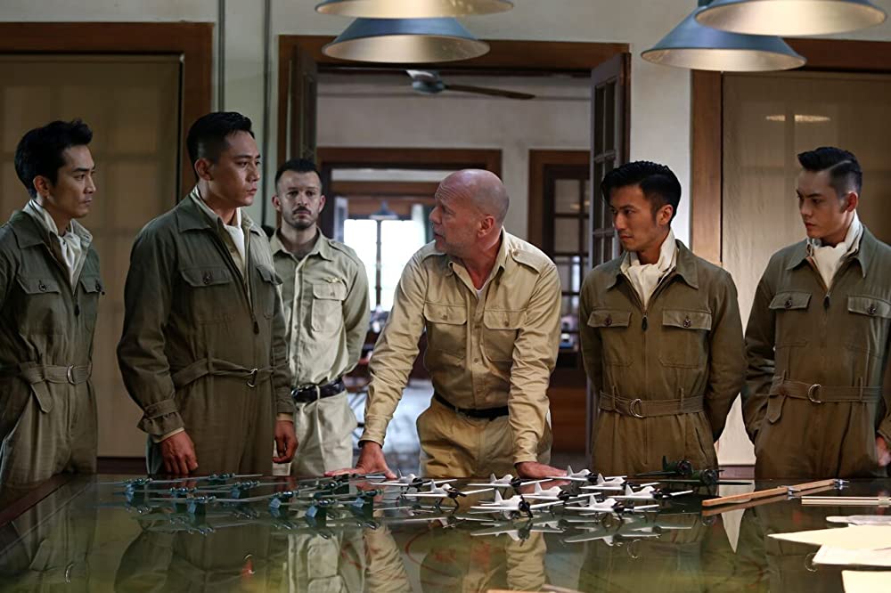 「エア・ストライク」ブルース・ウィリス & リィウ・イエの画像